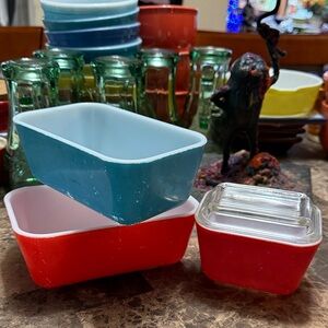 VTG Pyrex Red & blue Fridgie Refrigerator Dishes Set — 0501 w/Lid + 2× 0502 MCM